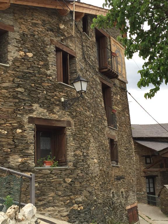 Lo Paller de Roc Montescladó Esterno foto