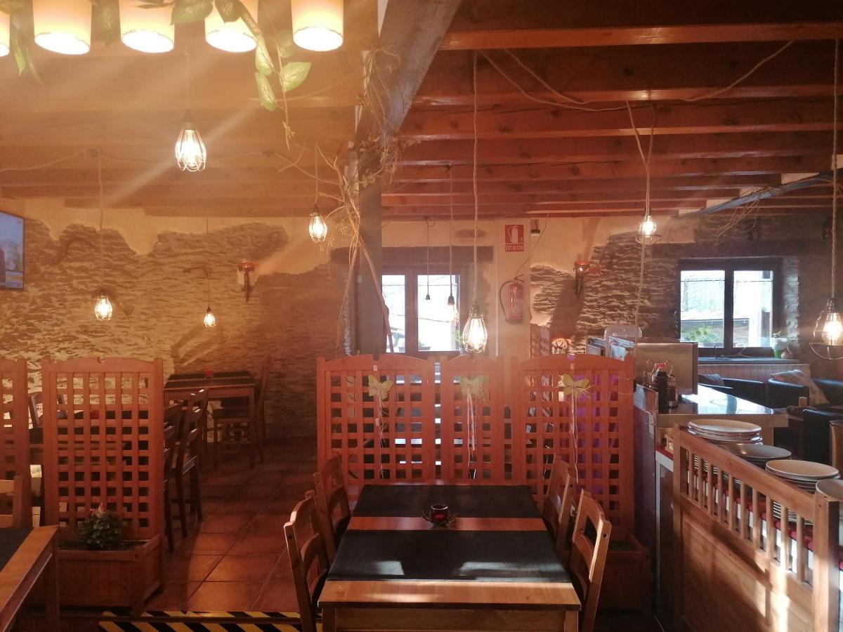 Lo Paller de Roc Montescladó Esterno foto