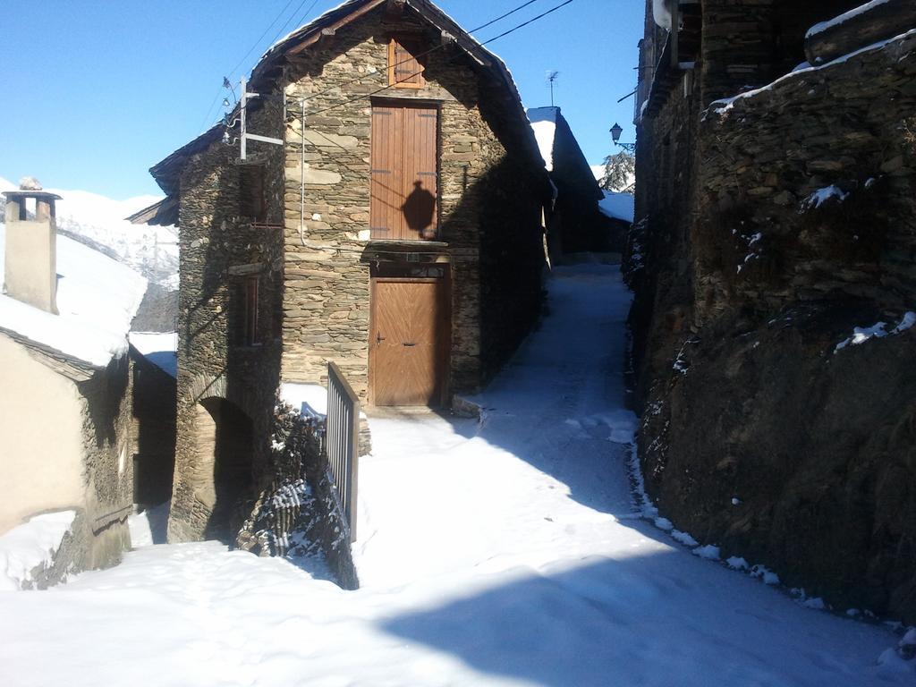 Lo Paller de Roc Montescladó Esterno foto