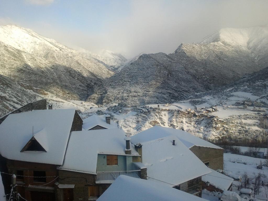 Lo Paller de Roc Montescladó Esterno foto
