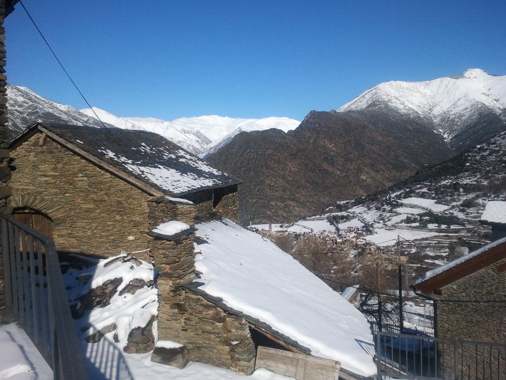 Lo Paller de Roc Montescladó Esterno foto